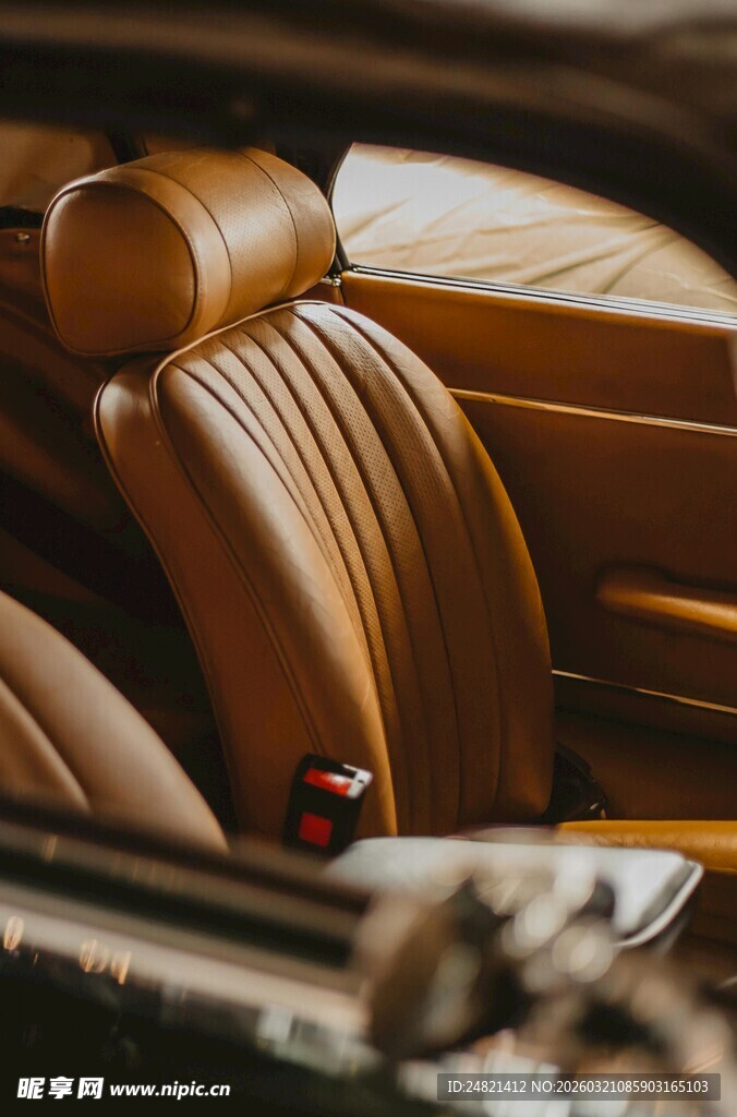 复古汽车真皮座椅特写
