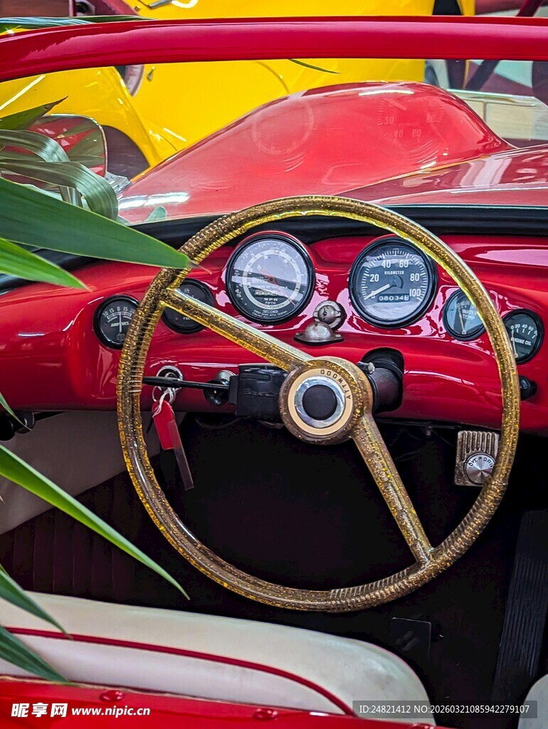 复古汽车方向盘特写
