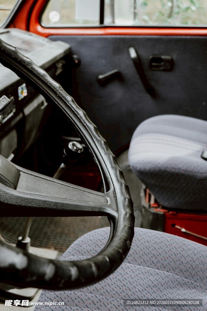 复古汽车内部驾驶细节
