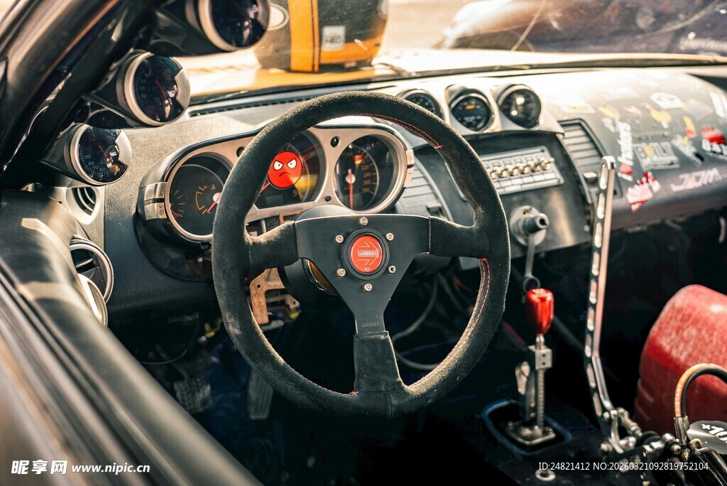 赛车驾驶舱特写