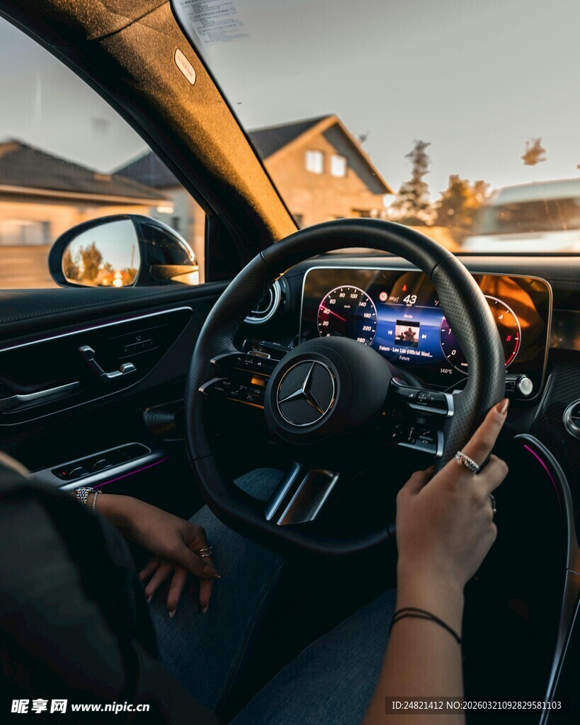 驾驶中的惬意瞬间