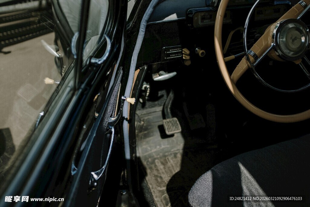 复古汽车内部细节展示