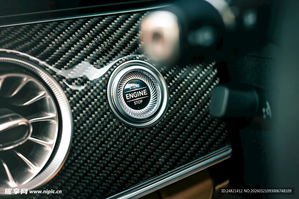 复古汽车精致徽标特写