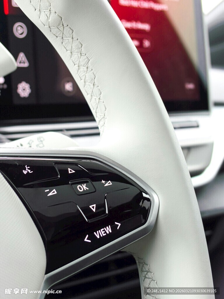 汽车方向盘及中控细节特写