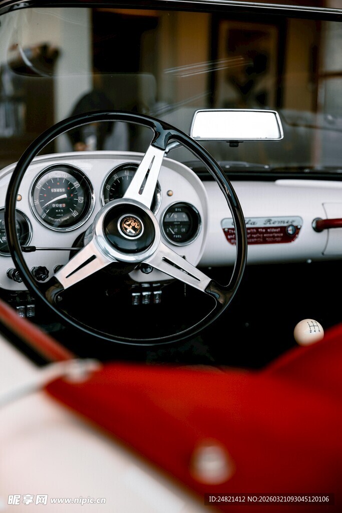 复古汽车驾驶舱特写