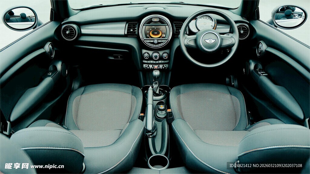 汽车内部精致驾驶舱展示