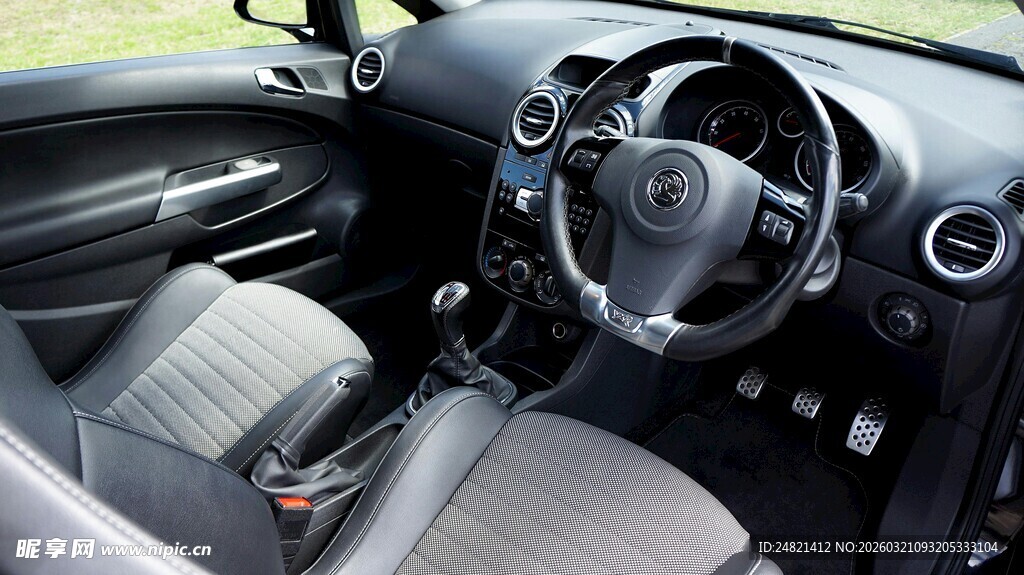 时尚汽车内部驾驶舱展示