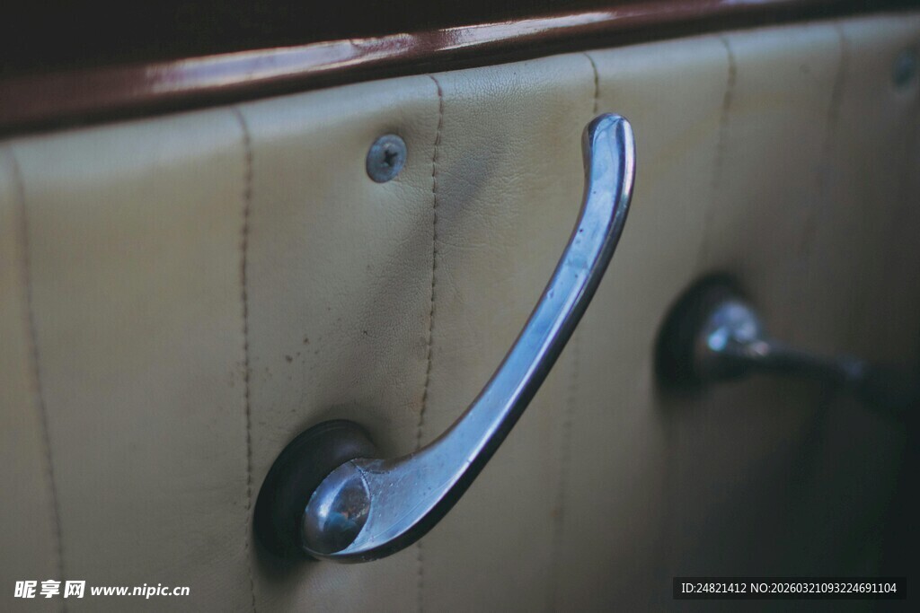 复古金属拉手细节特写