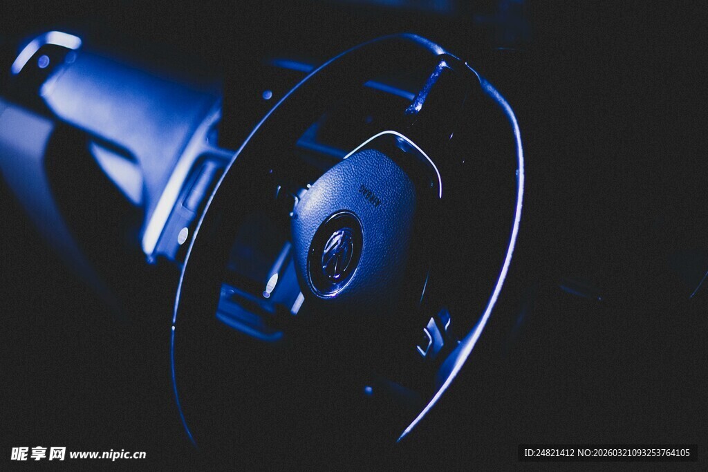 蓝色金属喇叭特写