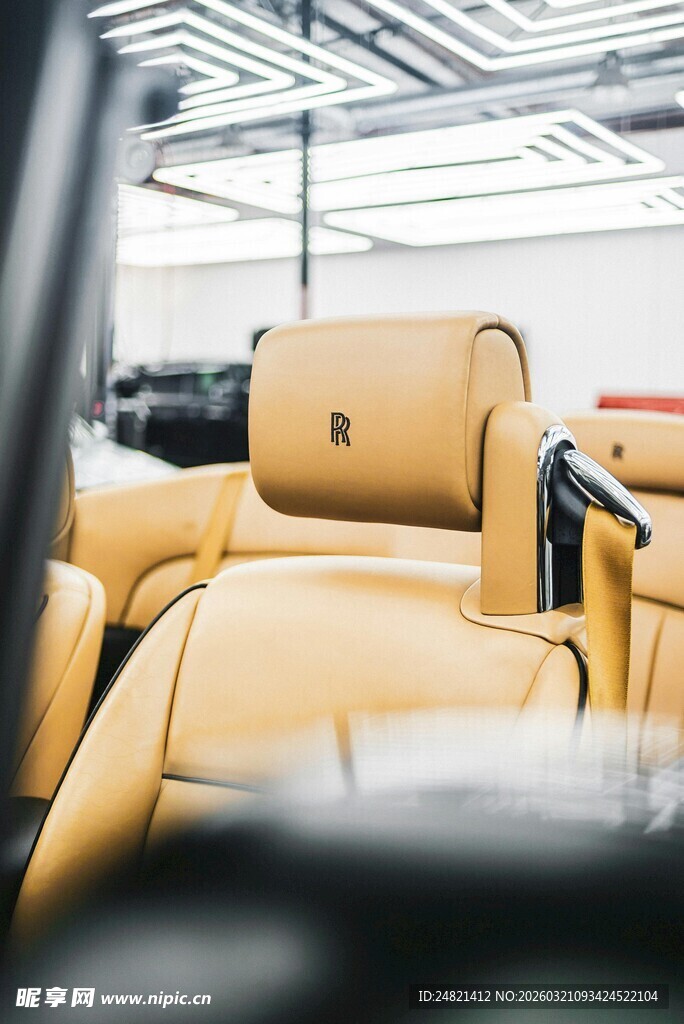 豪华黄色真皮汽车座椅