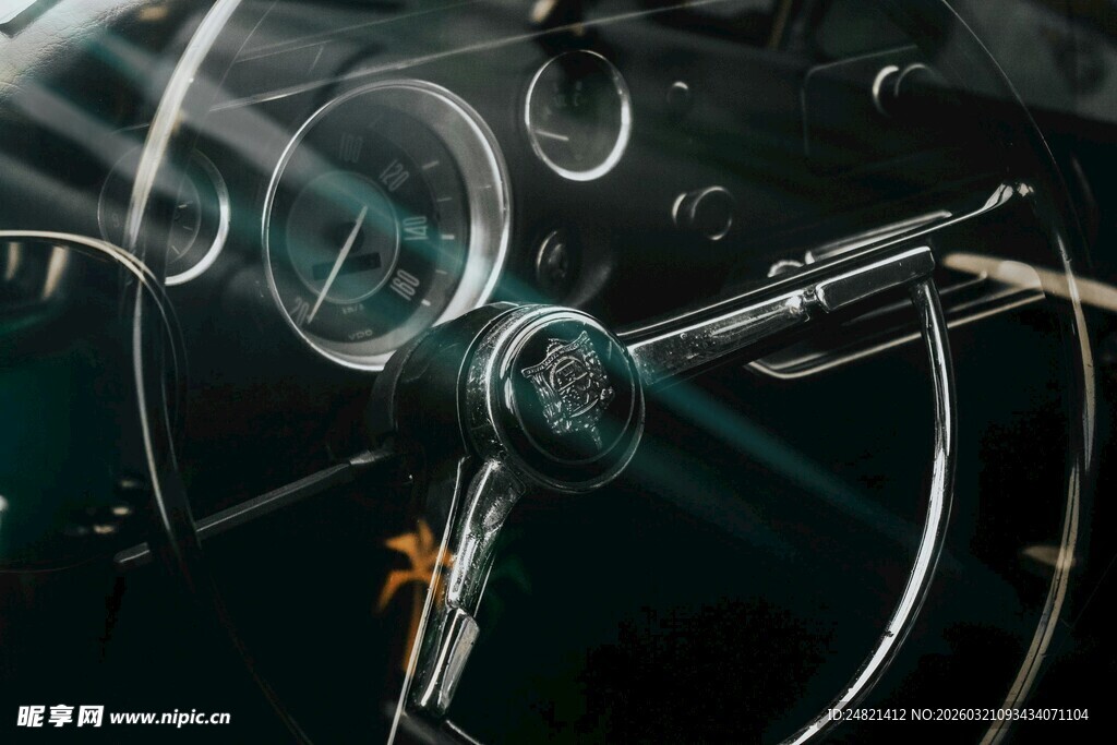 复古汽车仪表盘特写