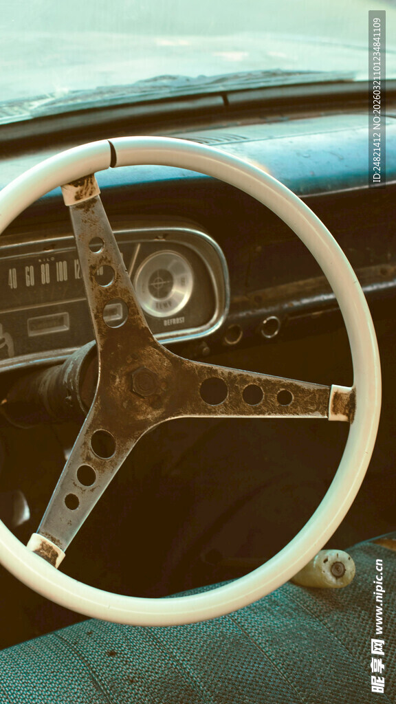 复古汽车方向盘特写