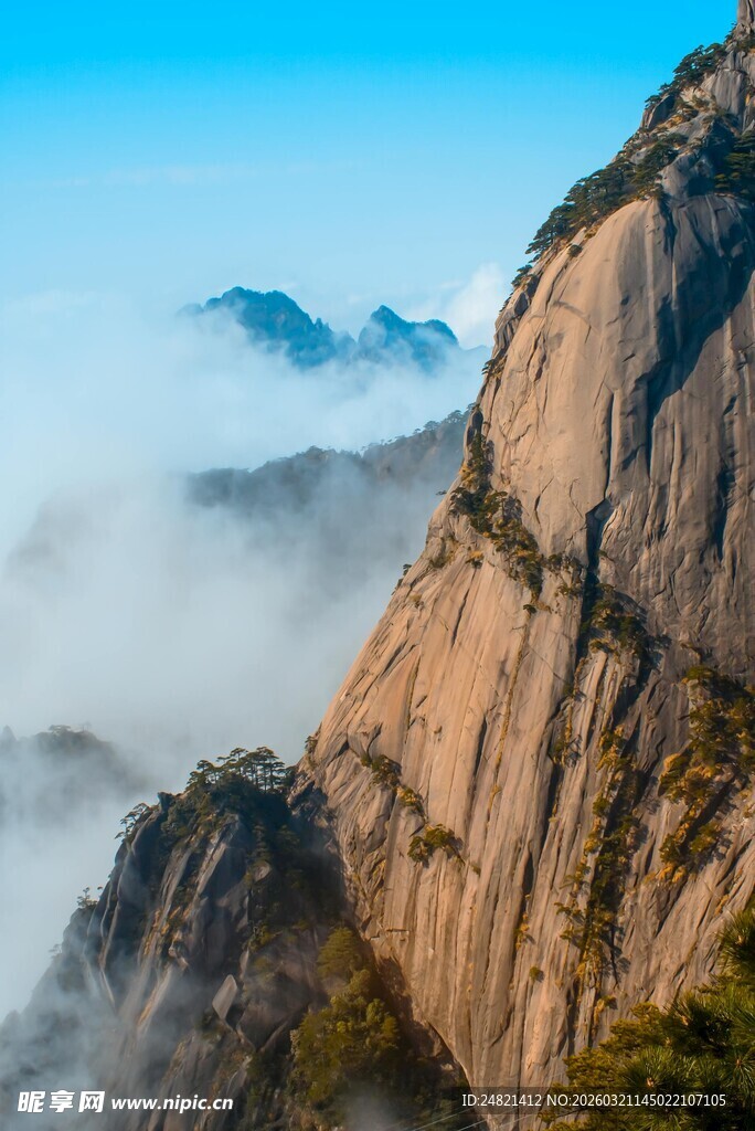 黄山奇峰云海壮丽景观