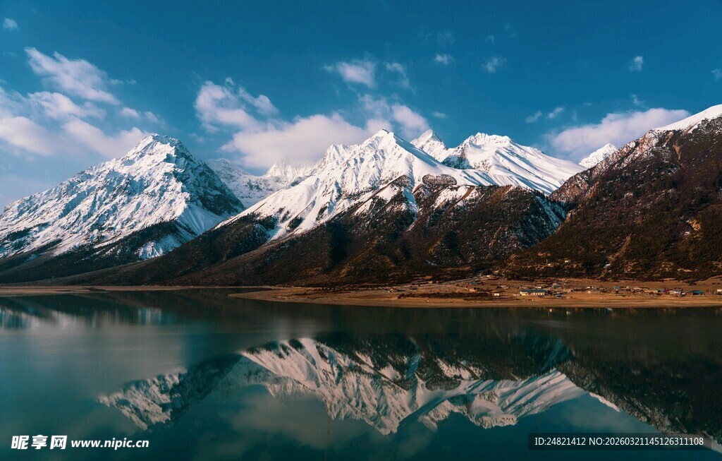 雪山湖泊绝美自然风光