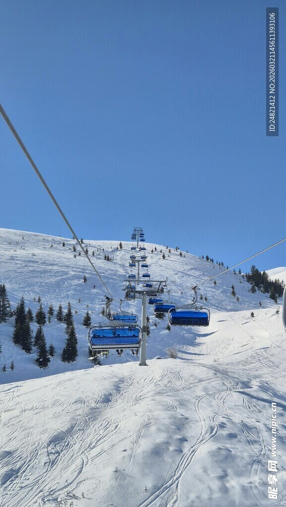 雪山缆车美景