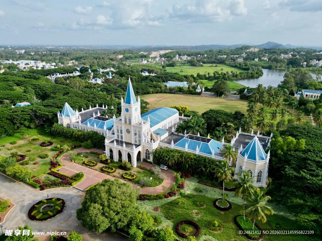 梦幻蓝色城堡景观