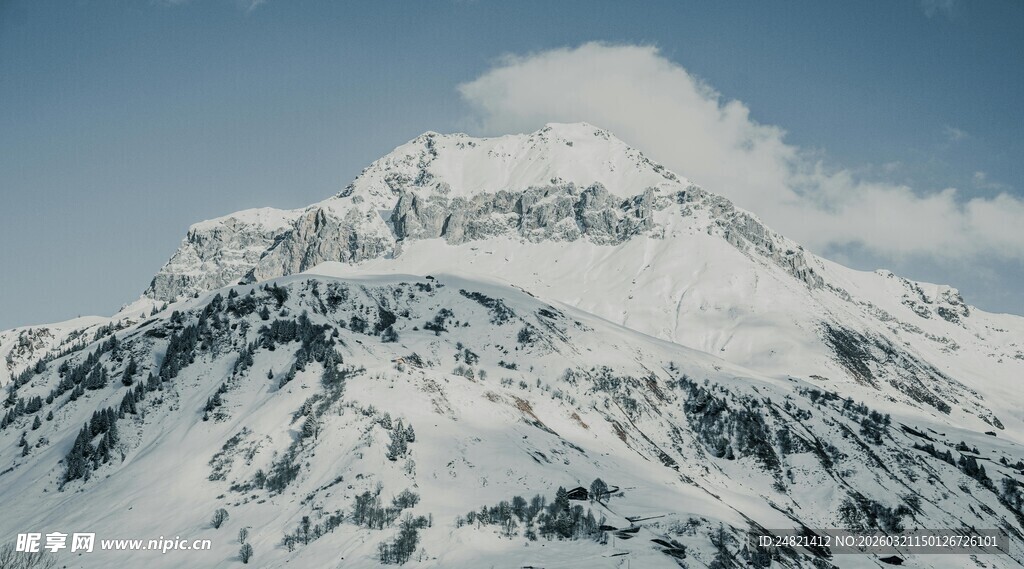 巍峨雪山壮丽景致