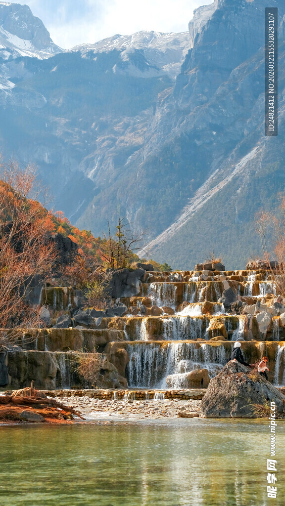 湖畔山村