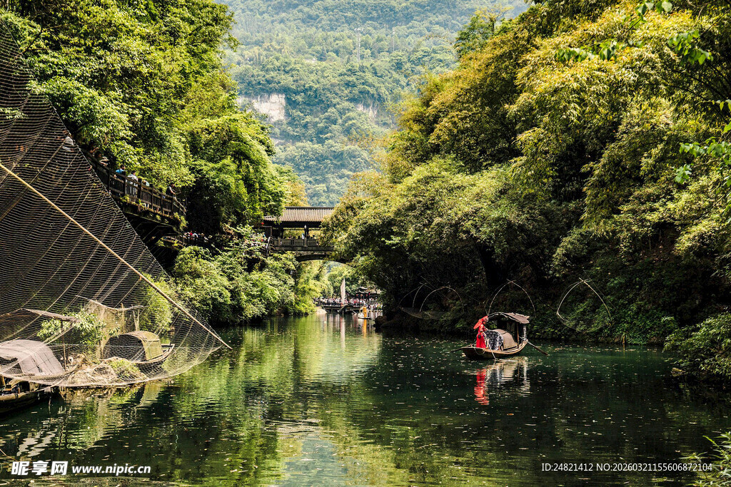 青山绿水间的皮划艇之旅