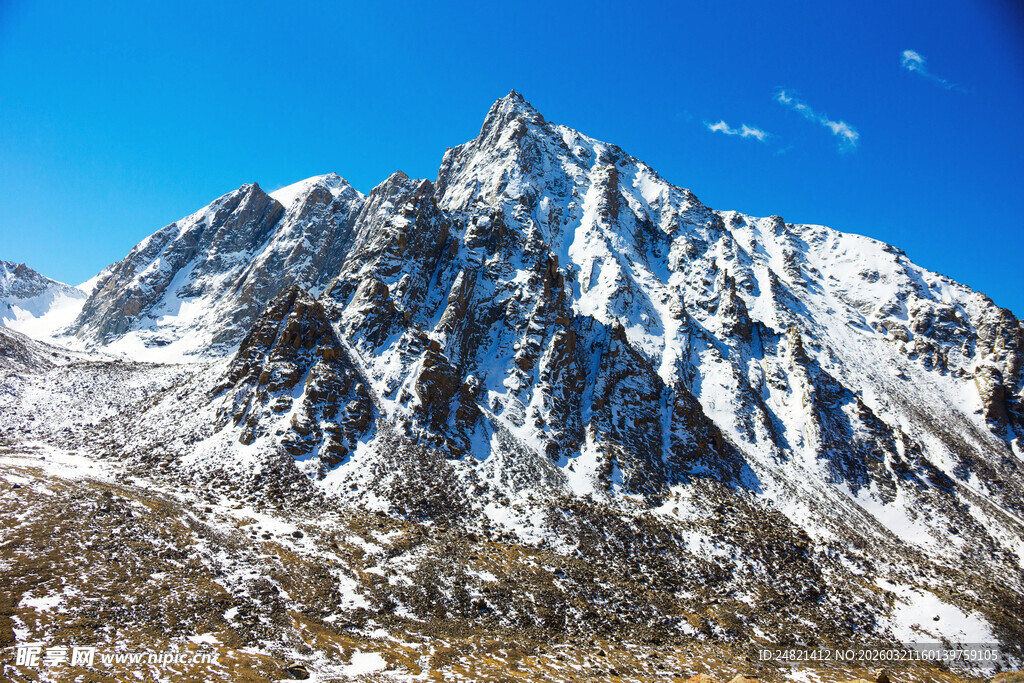 巍峨雪山