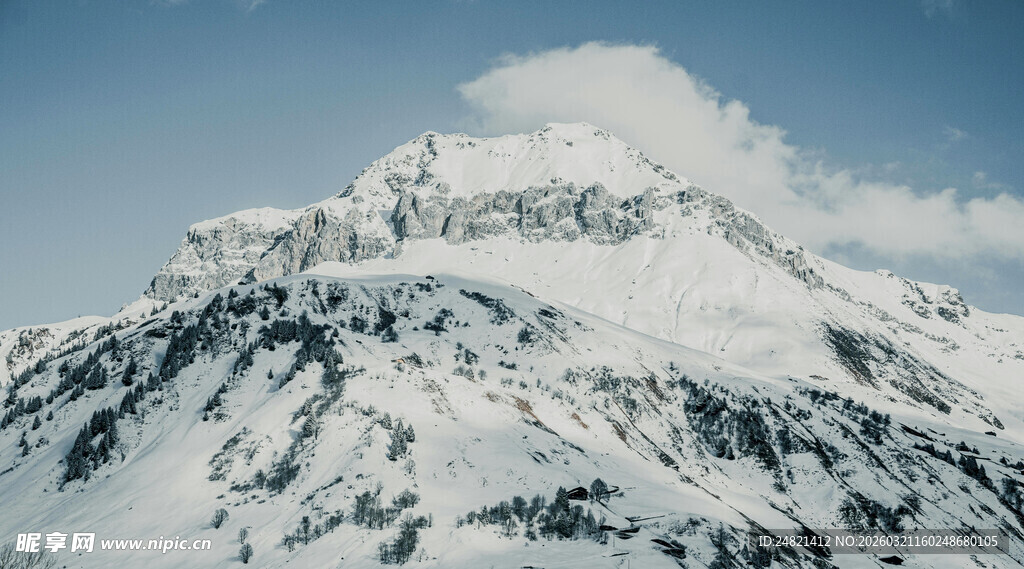巍峨雪山壮丽景致