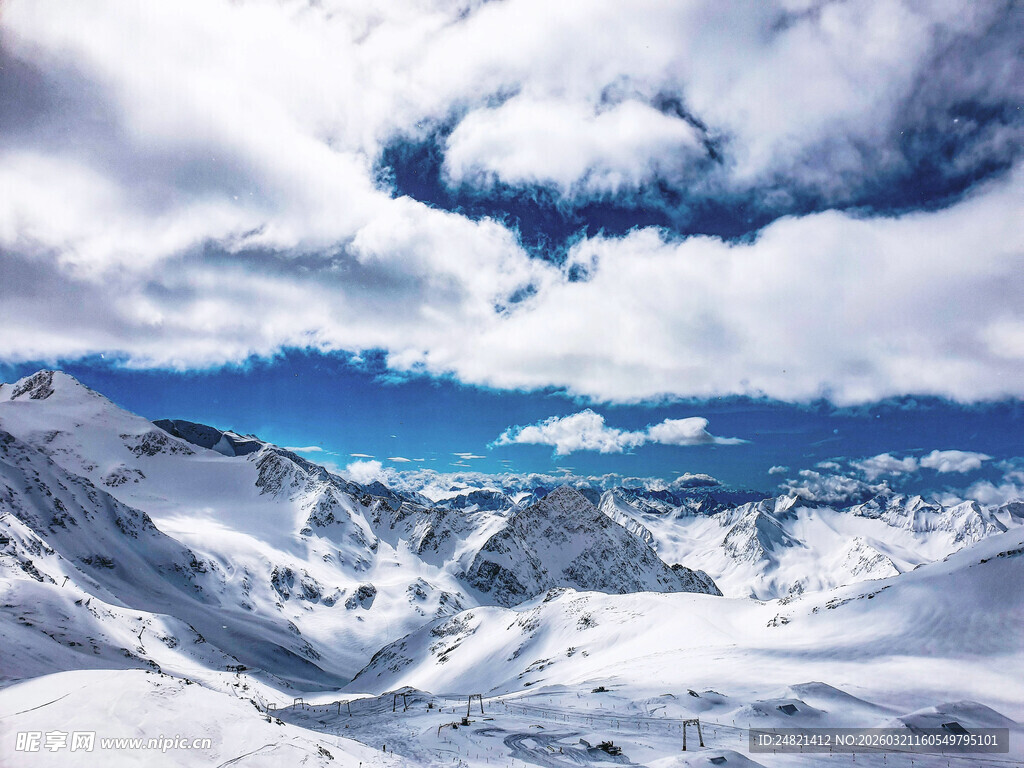 壮丽雪山景观