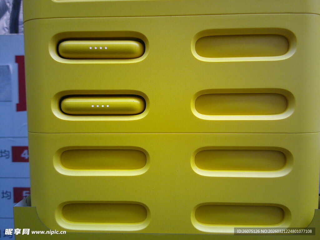 黄色面板共享充电设备