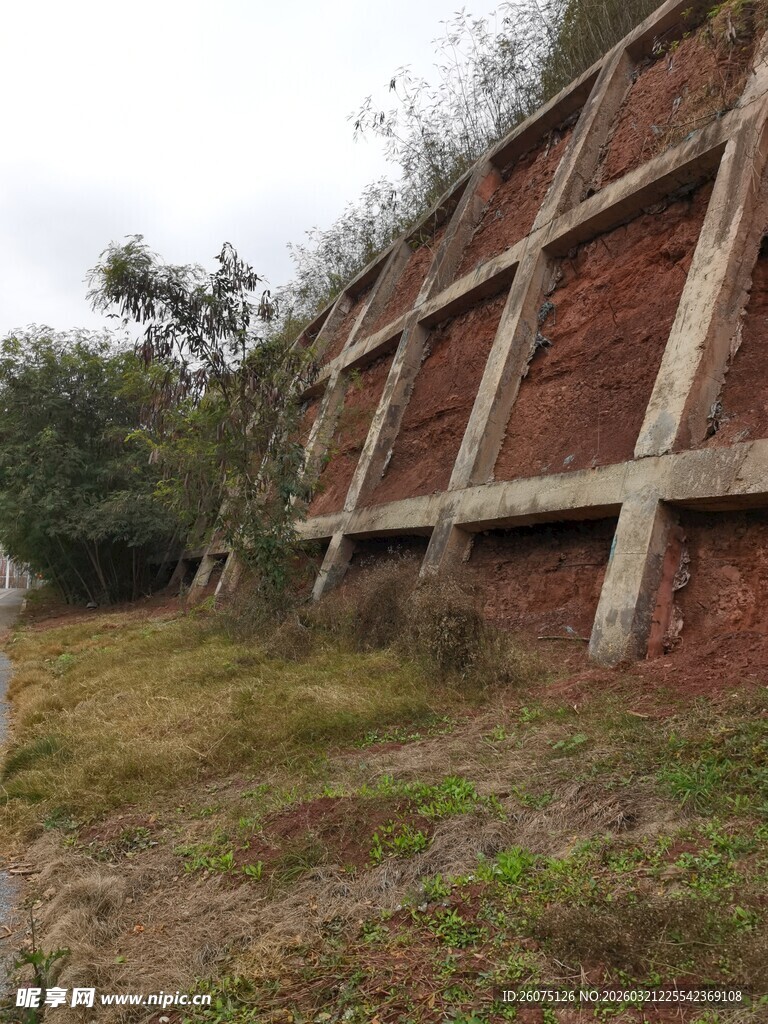 路边水泥防滑坡设施