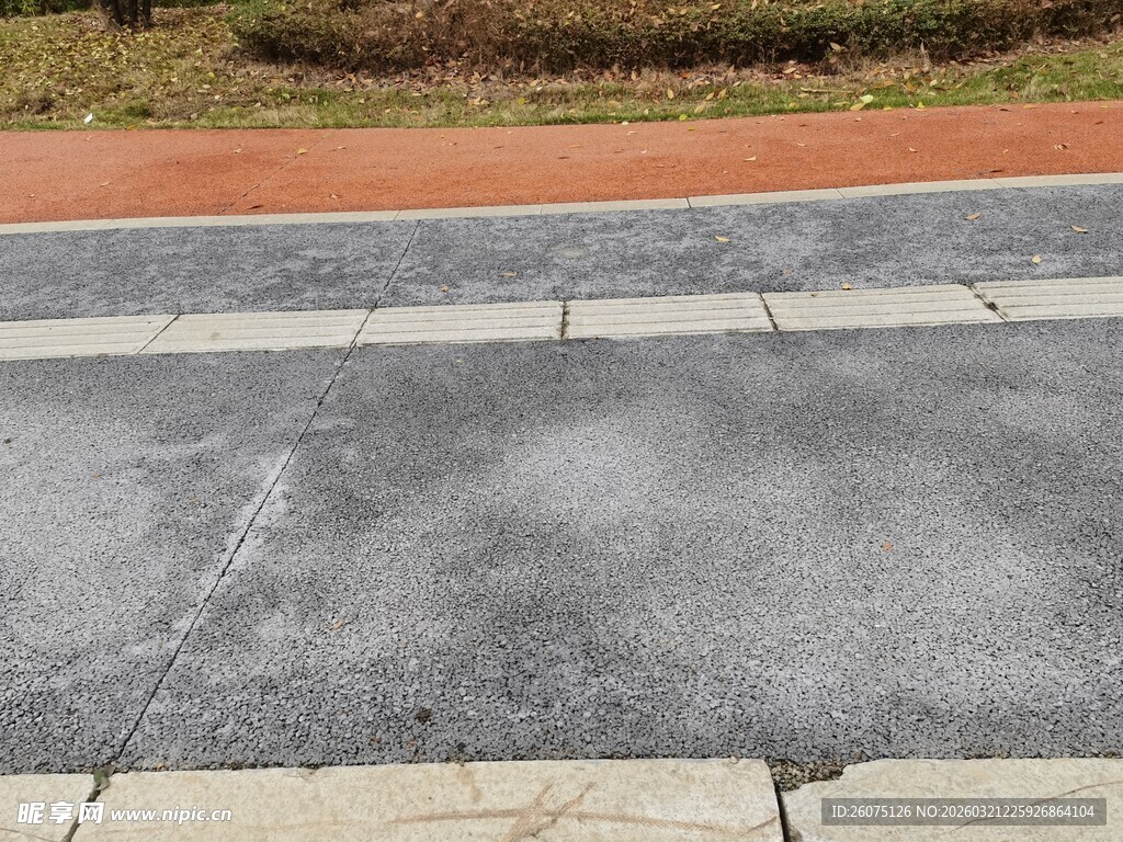 户外灰色石板路面景观