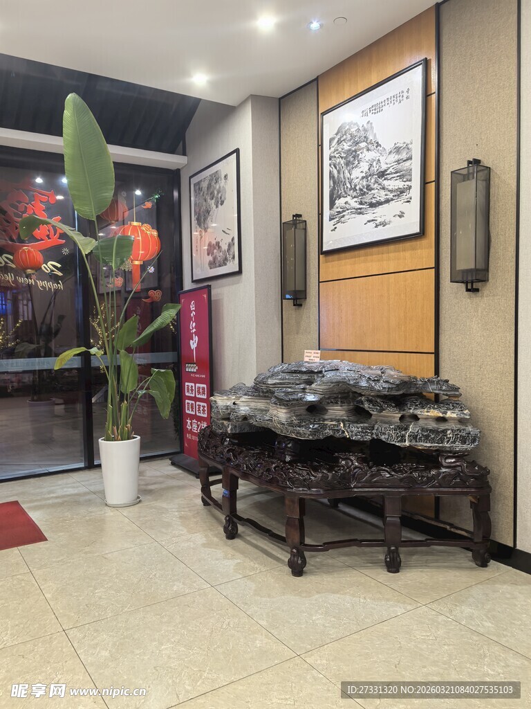 中式客厅一角的雅致陈设