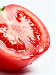 切开的新鲜红番茄
