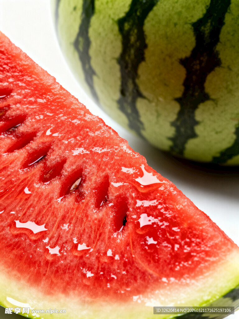新鲜多汁的西瓜切片