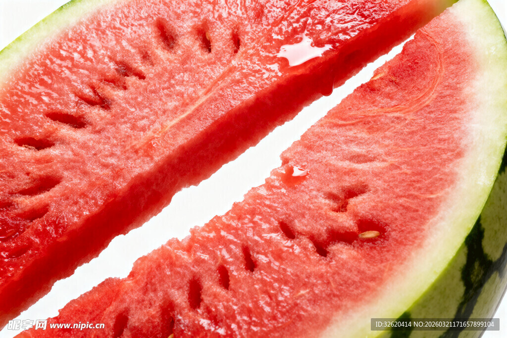 新鲜多汁的红瓤西瓜切片