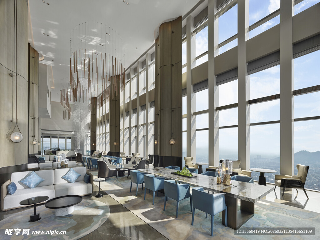 现代宽敞的高挑空办公空间