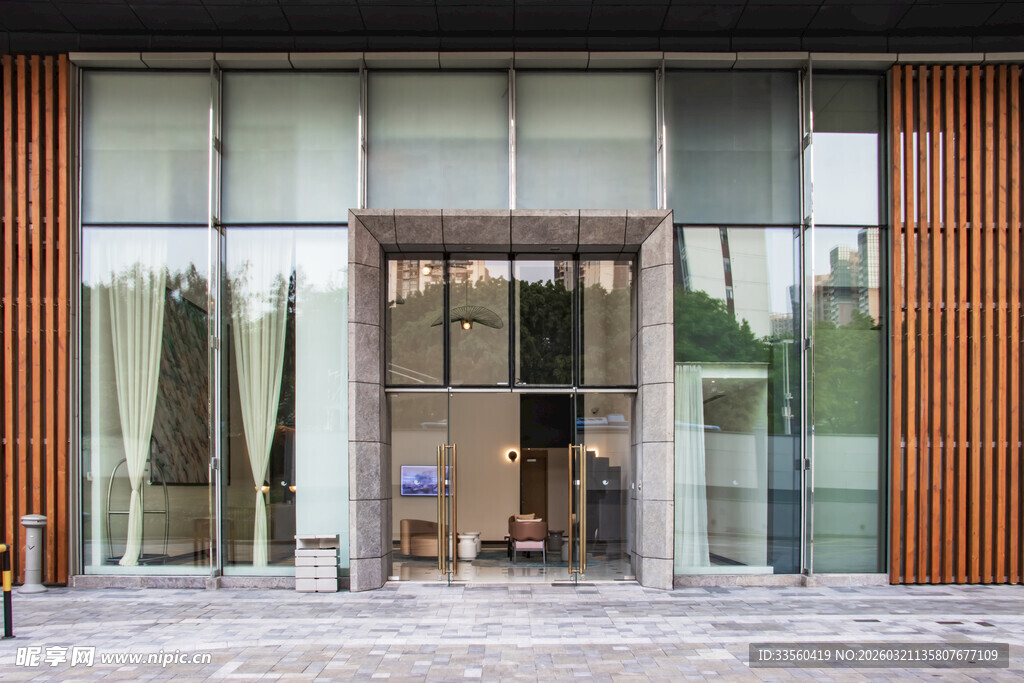 现代风格玻璃门建筑外观