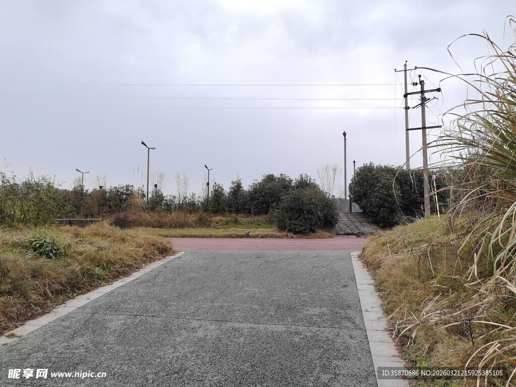 乡村空旷道路宁静景致