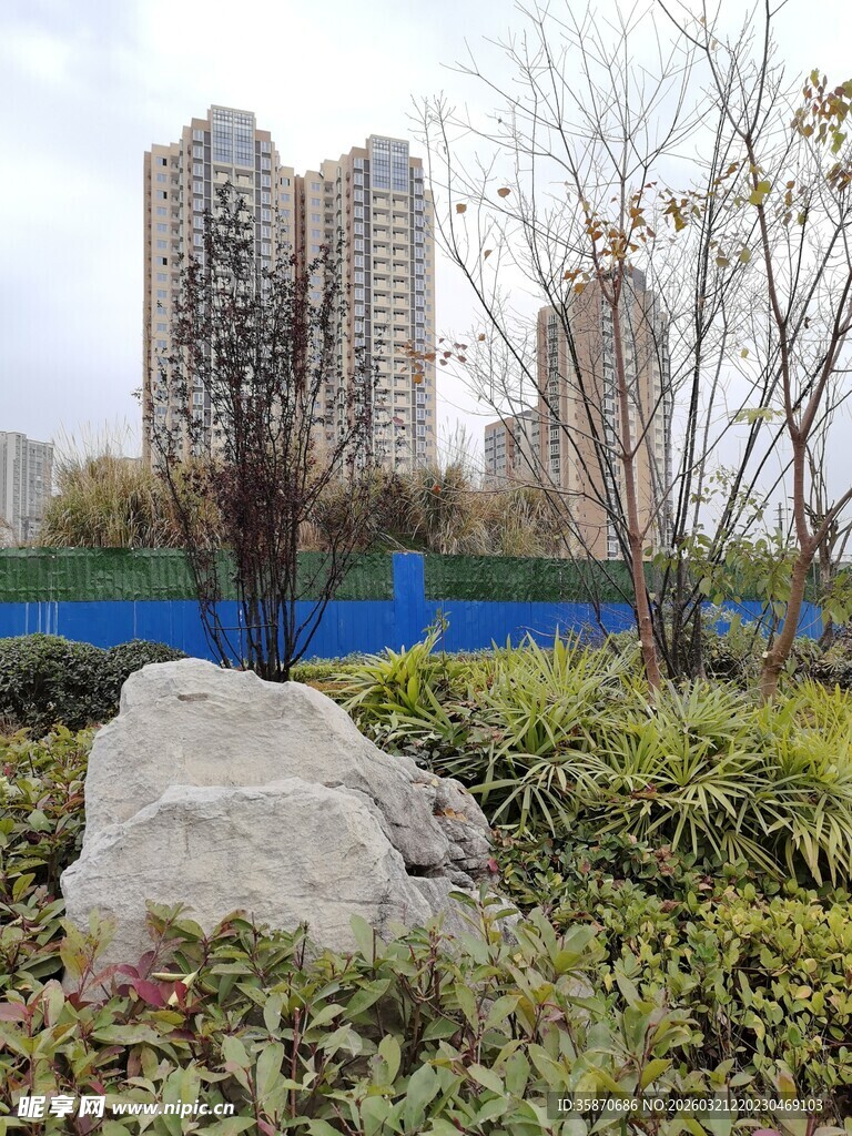 城市绿地中的巨石景观