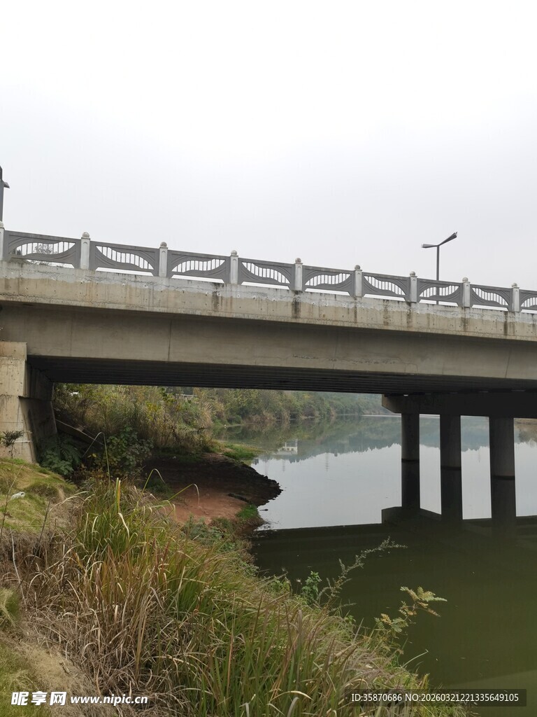 河畔桥梁风景