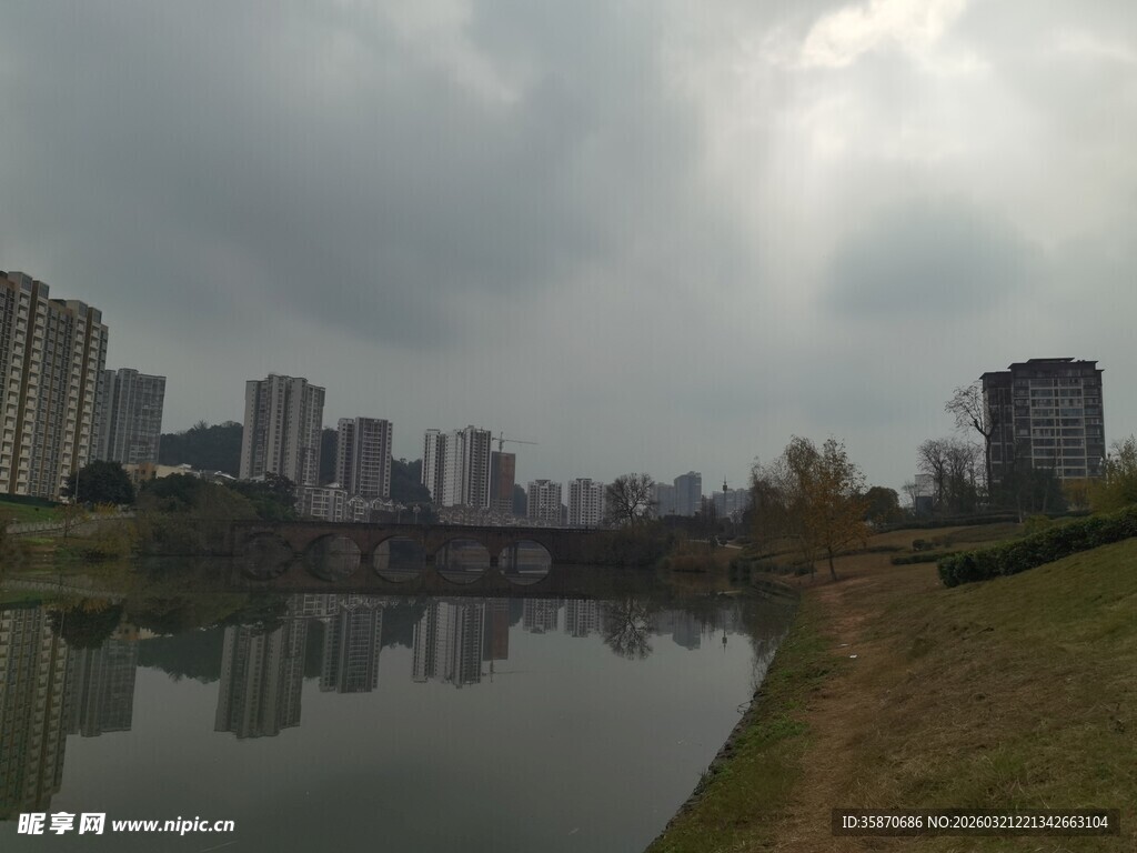 城市河畔风景