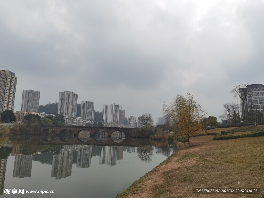 城市河畔风景