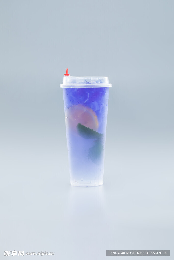 透明塑料杯装彩色饮品