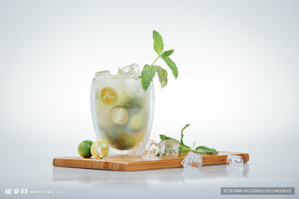 清新薄荷青柠冰饮