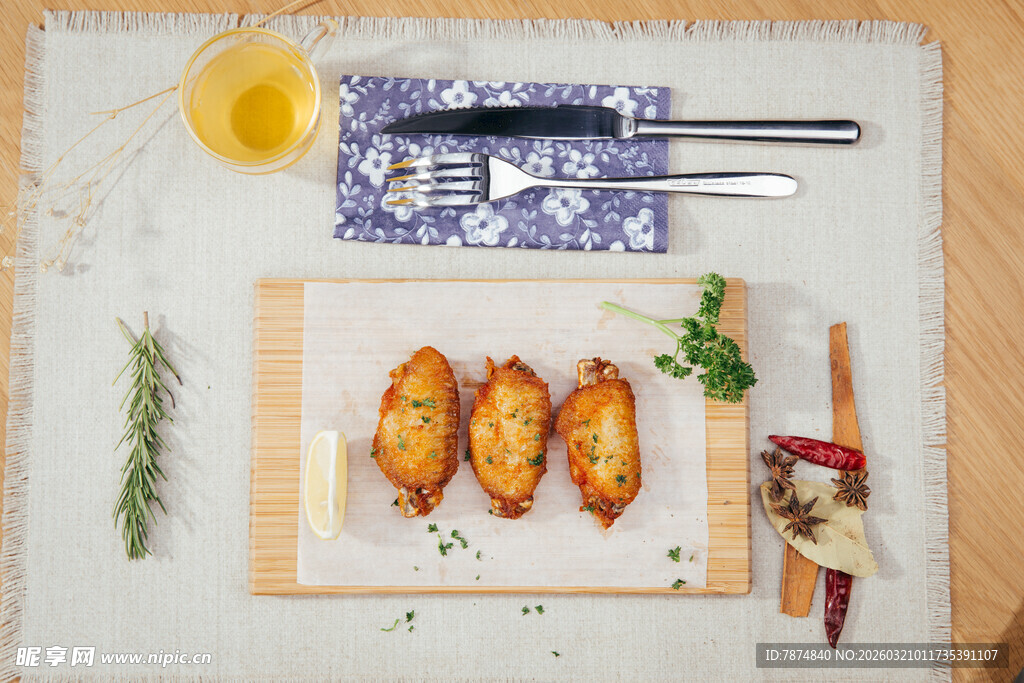 美味烤鸡翅摆盘展示