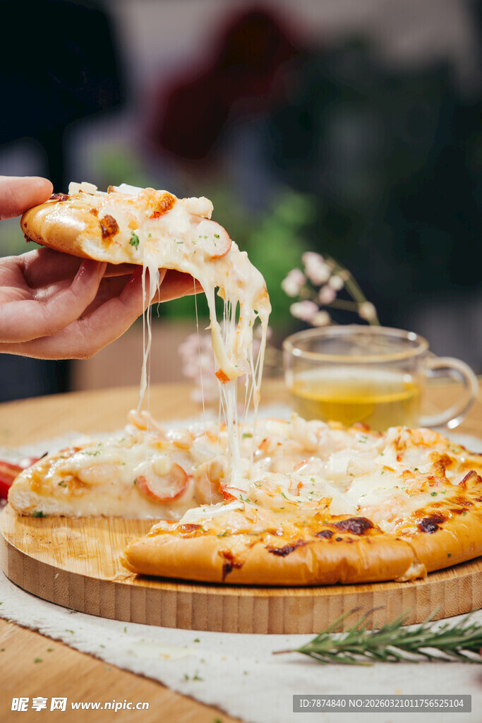 拉丝美味披萨诱人瞬间