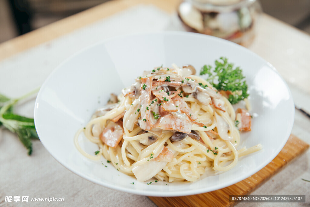 虾仁意面摆盘精致诱人