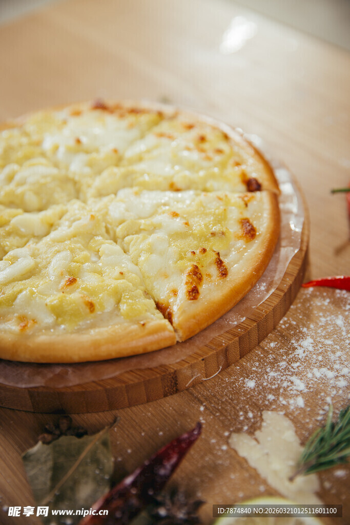 美味芝士披萨诱人呈现