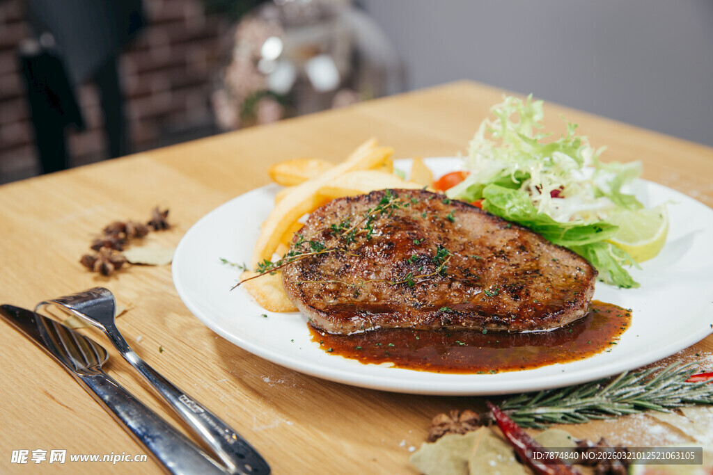 美味牛排摆盘精致诱人