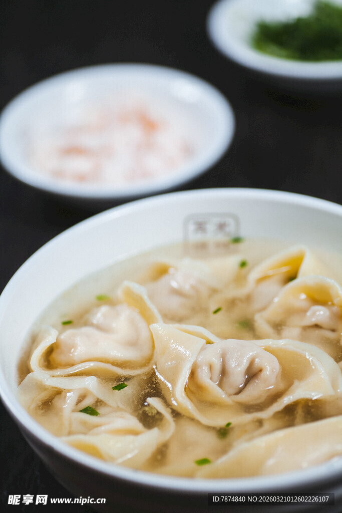 美味馄饨汤