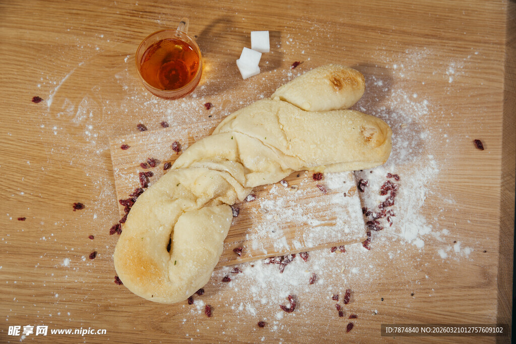 自制可爱小熊形状面包