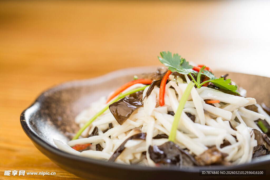 牛肉凉拌米粉美食图